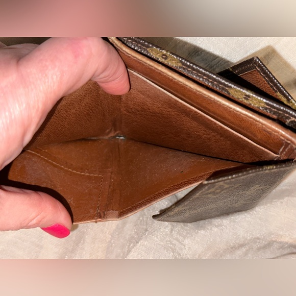 Louis Vuitton Vintage Trifold Compact Wallet. - Picture 3 of 8